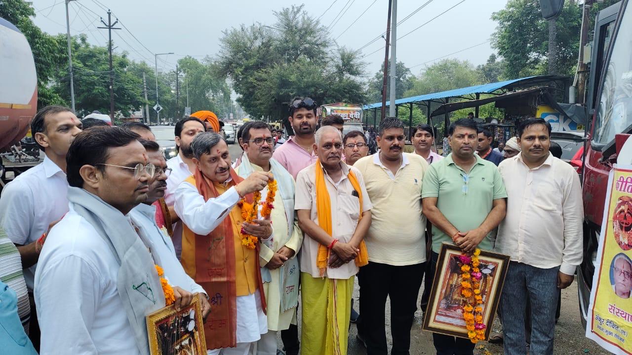 श्री सालासर बालाजी दर्शन को निकले भक्त, 18 को लौटेंगे झांसी